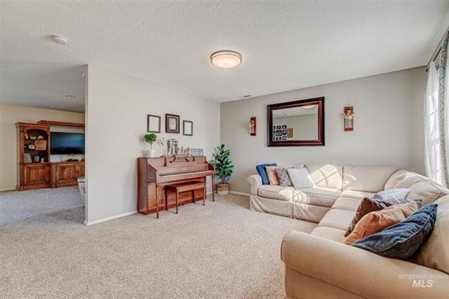 Building Photo - 5 Bedroom Home in South Boise _ Community ...
