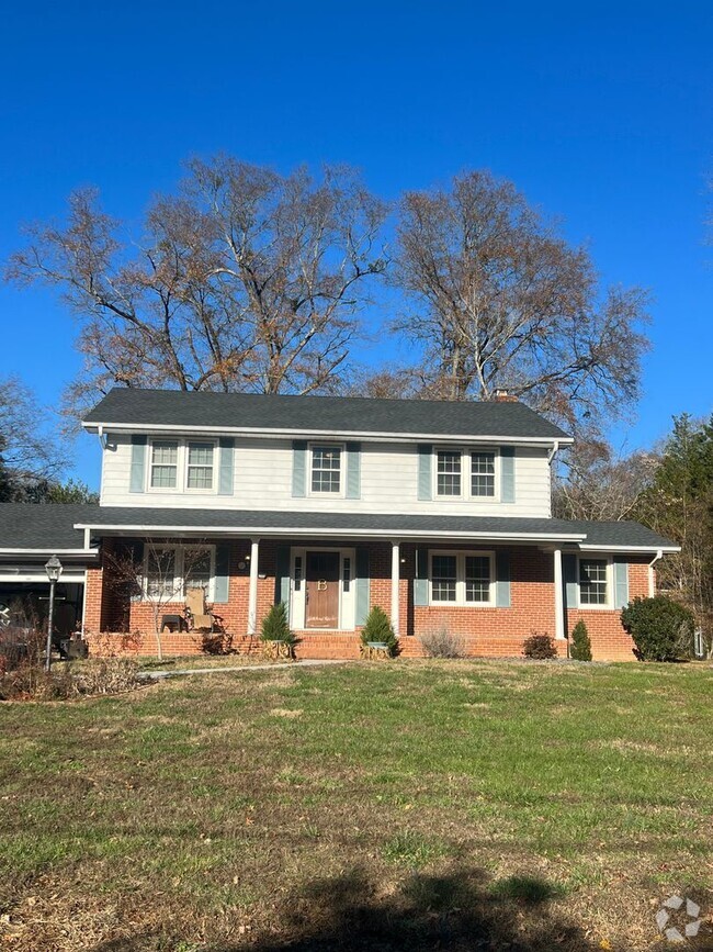 Building Photo - 5 Ivanhoe Cir
