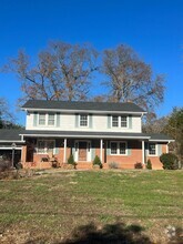 Building Photo - 5 Ivanhoe Cir