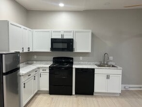 Building Photo - 114 E Franklin St
