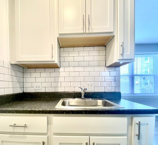 Foto del edificio - 4241 N Kenmore Ave