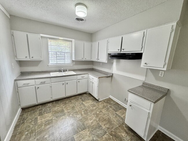 Foto del edificio - 4540 Spring Valley Dr