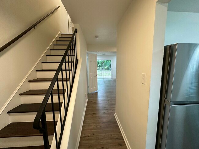 Building Photo - 430 Hickorywood Cir