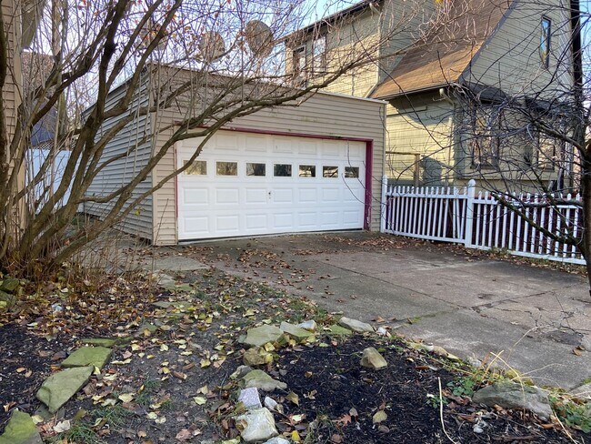 Building Photo - 344 Beard Avenue
