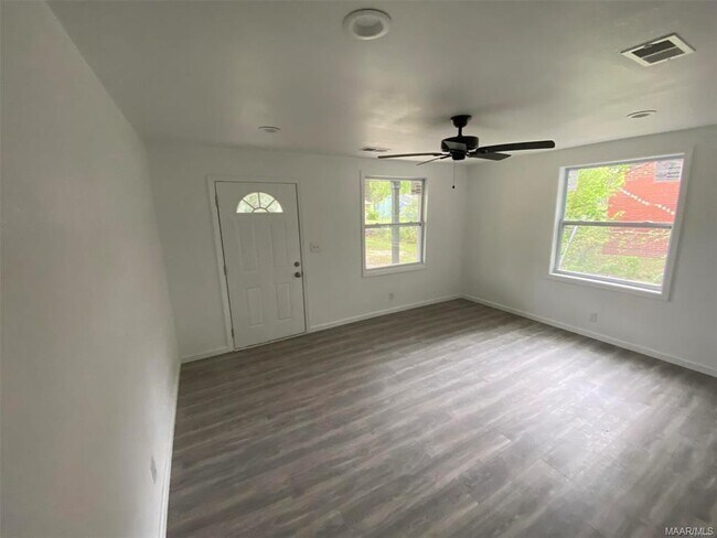 Foto del edificio - 351 Collinwood Ave