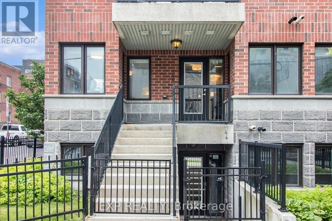 Building Photo - 146-146 Daly Ave