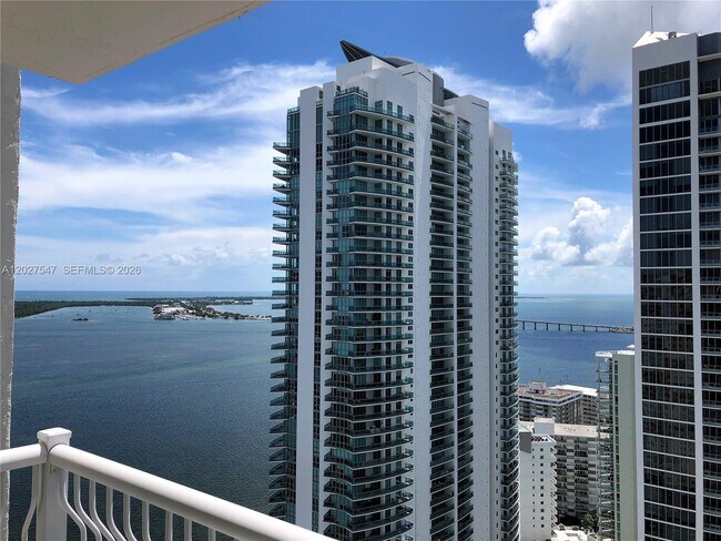 Building Photo - 1200 Brickell Bay Dr