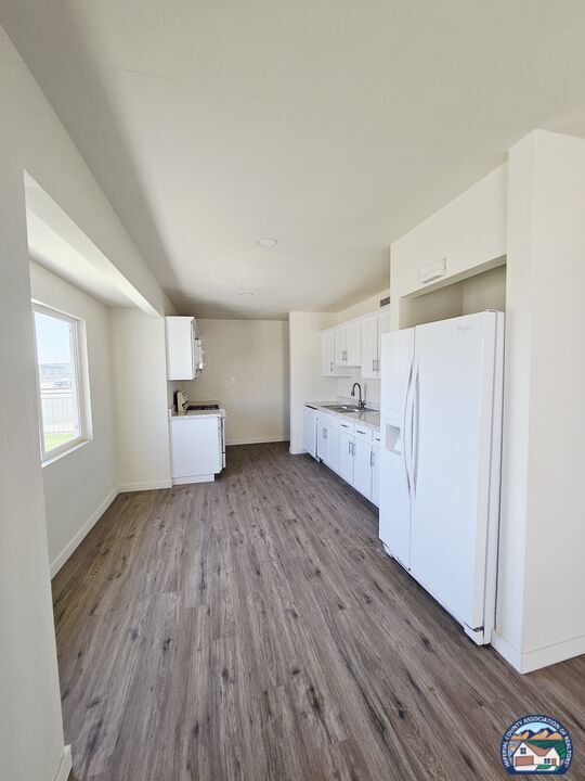 Building Photo - 807 Rose Ave