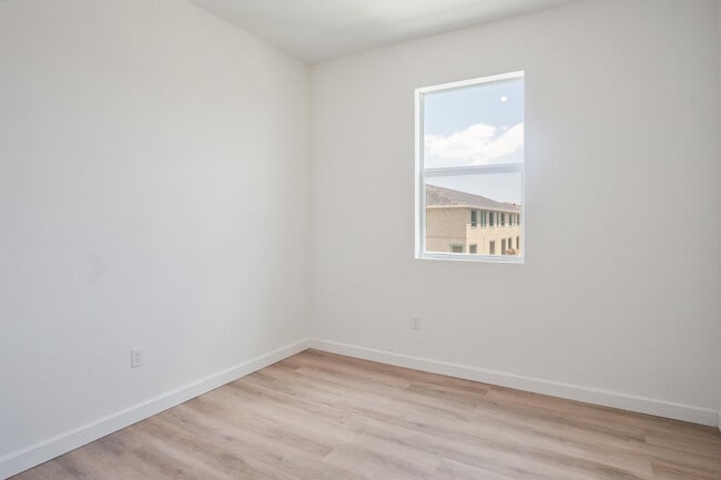 Foto del edificio - 852 SE grovebush Ln