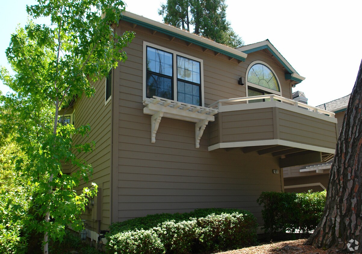 Building Photo - 922 Dewing Ave