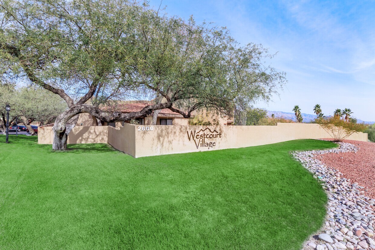 Foto principal - Westcourt Village