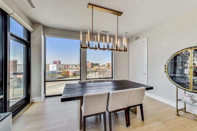 Foto del edificio - 1701 W Webster Ave