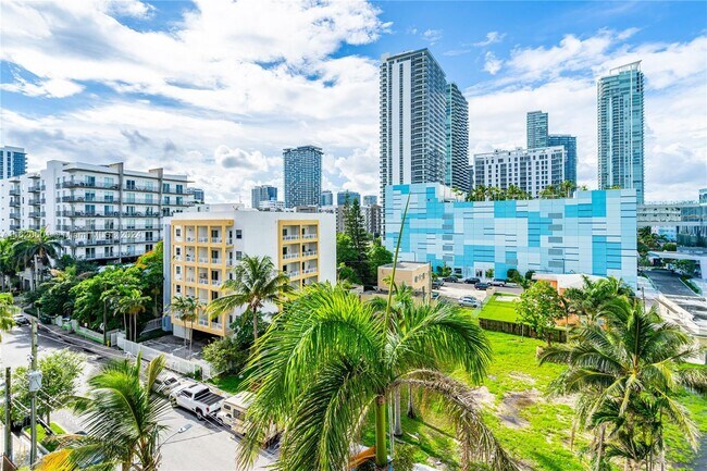 Foto del edificio - 600 NE 25th St