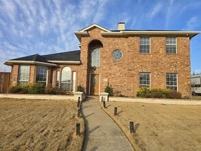 Building Photo - 327 Hillglen Dr