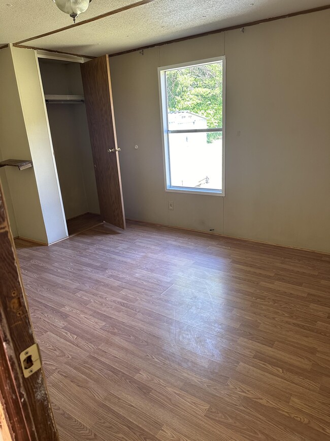 Building Photo - 1228 Westmoreland Rd