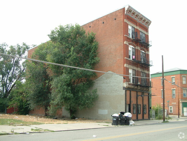 Building Photo - Cincinnati Apartment