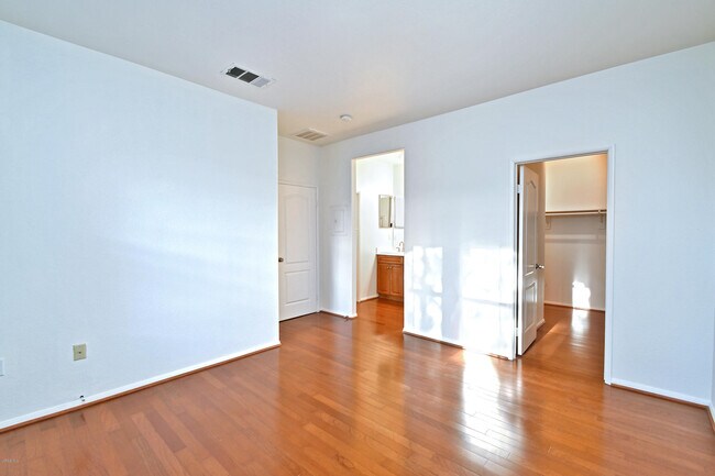 Foto del edificio - 17977 Lost Canyon Rd