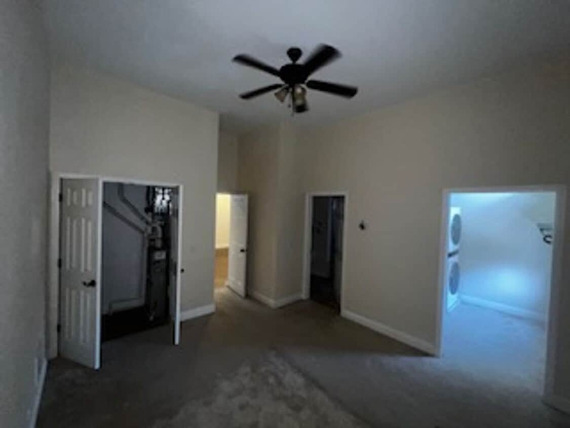 Primary Photo - 1010 S Oakley Blvd