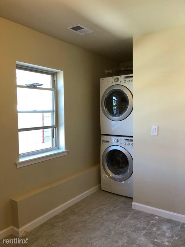 Building Photo - 1 br, 1 bath Apartment - 1338 Parrish street