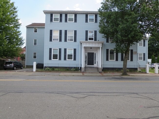 Building Photo - 75 Cabot St