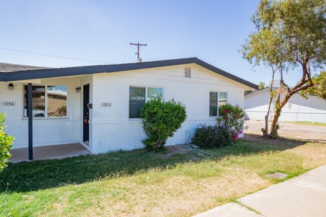 Building Photo - 1352 W Garden Cir