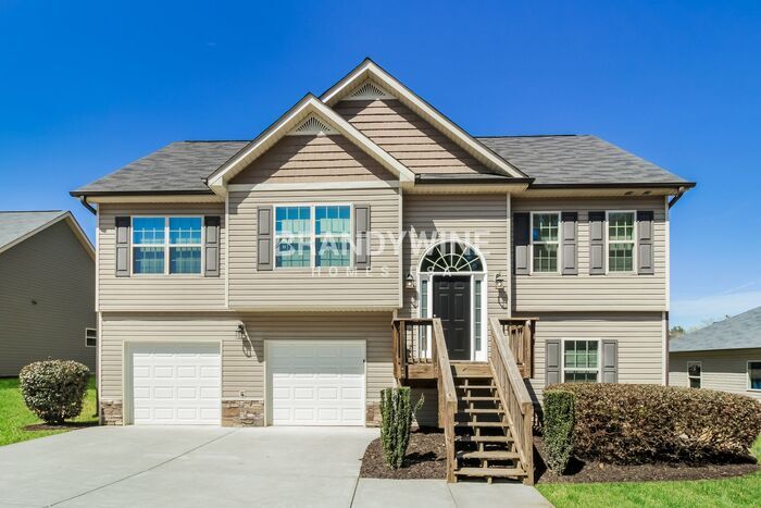 Primary Photo - Delightful and Remarkable 4BR! Can't be mi...