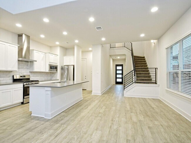 Foto del edificio - 1249 Summerbrooke Cir