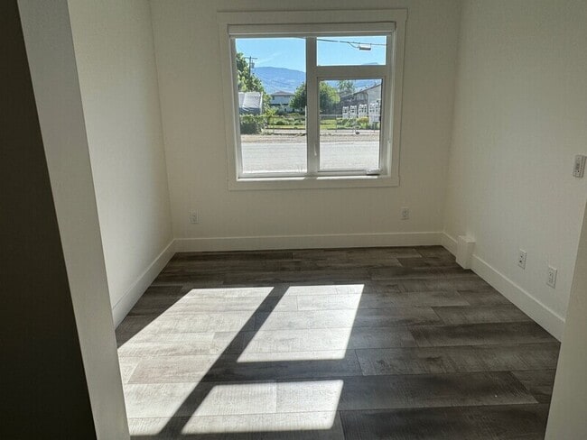 Building Photo - 320 Mills Rd