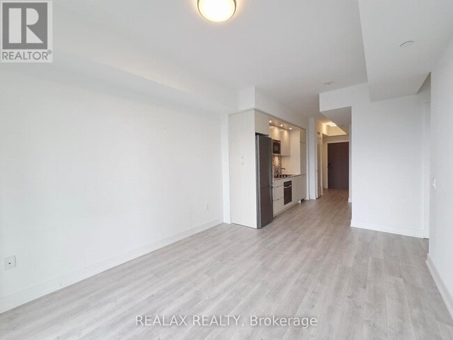 Building Photo - 30 Inn On The Pk Dr