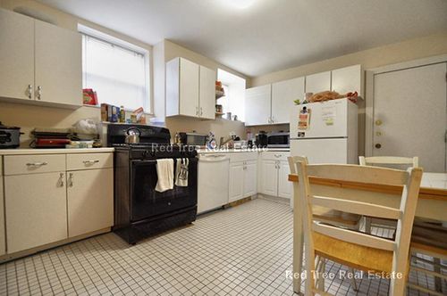 Foto del edificio - 32 Glenville Ave