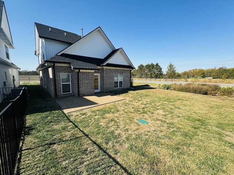 Building Photo - 415 Maple Hill Rd
