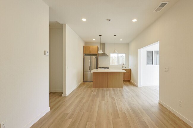 Foto del edificio - ***New Construction 3 Bedroom in University City***