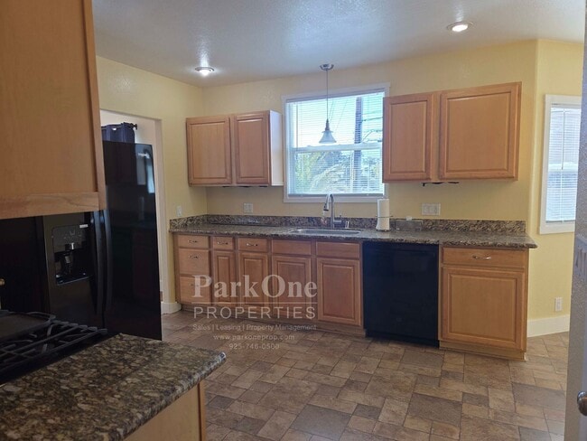 Building Photo - Great 4 Bedroom Home in the Heart of Albany!