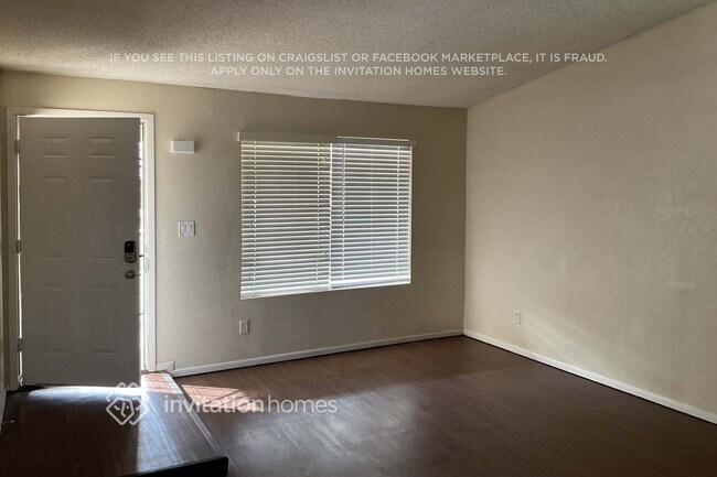 Foto del edificio - 726 W Laguna Azul Ave