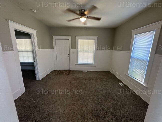Foto del edificio - $1200 - 3 bedroom 1 bath - Single Family Home