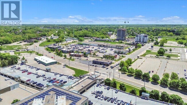 Photo du bâtiment - 150-150 Colborne St W