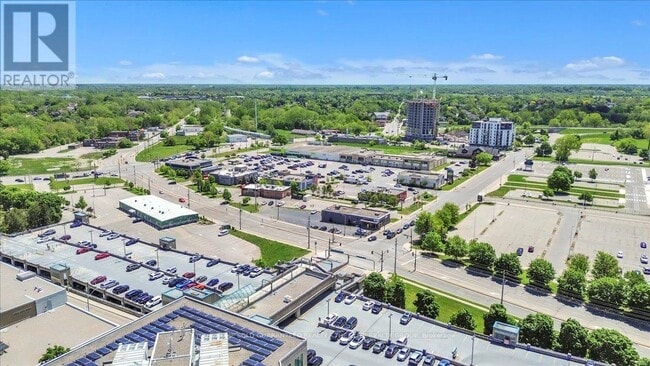 Photo du bâtiment - 150 Colborne St W