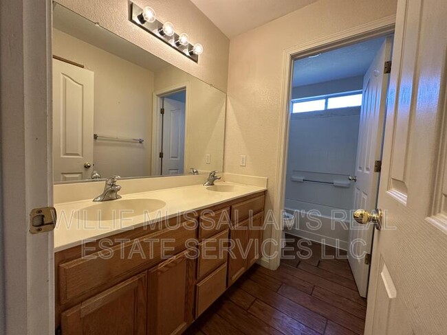 Foto del edificio - 4200 Overland Pl