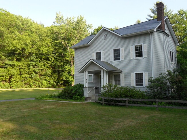 Building Photo - 108 Crescent St