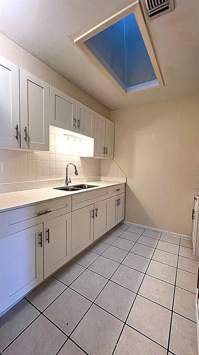 Foto del edificio - 4166 Flying Fortress Ave