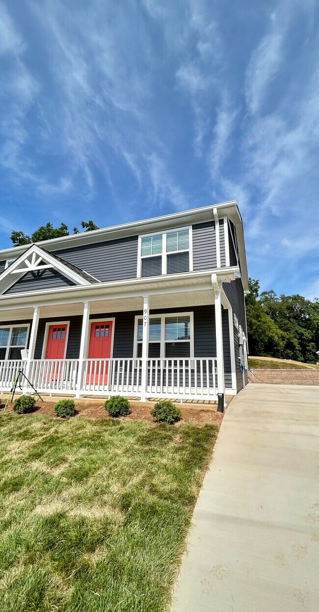907 Old Vinton Mill Rd NE, Roanoke, VA 24012 Townhome Rentals in