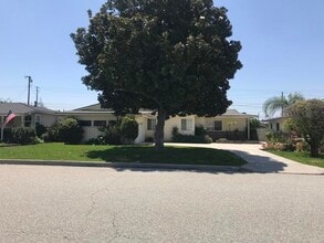 Building Photo - 840 E Florence Ave