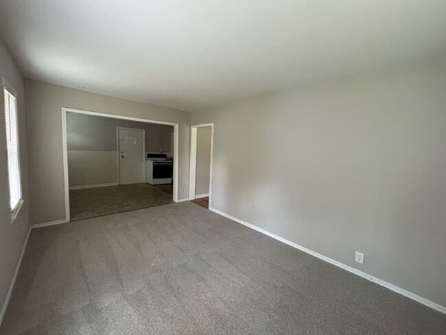 Foto del edificio - Charming 3-Bedroom Home in a Convenient Hu...