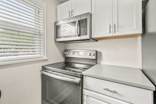 Building Photo - 2522 Iowa St