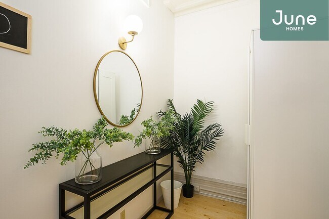 Building Photo - Full room in 5-bed/1.0-bath Home