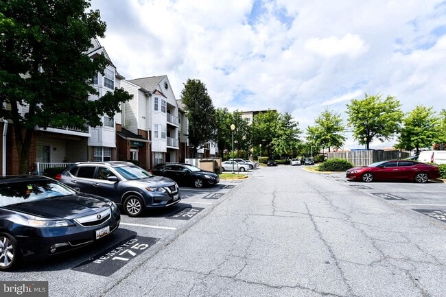 Building Photo - 8911 Town Center Cir