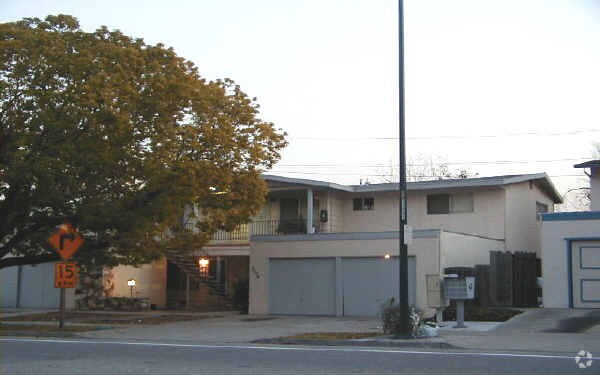 Building Photo - 7374 Rainbow Dr