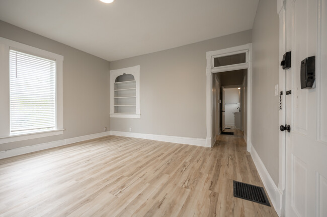Building Photo - 119 S Jackson St