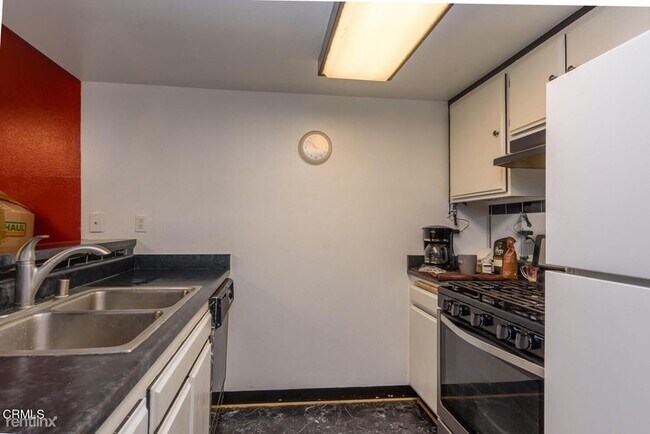 Building Photo - 1 br, 1 bath Condo - 865 S B St # 1