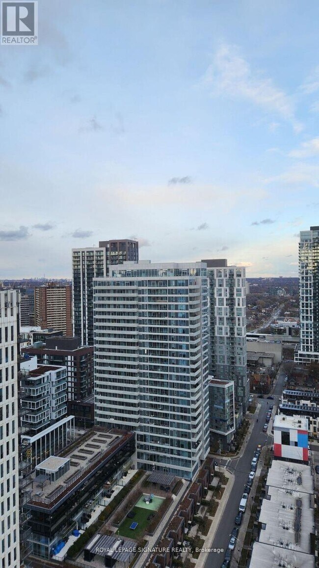 Photo du bâtiment - 55 Regent Park Blvd